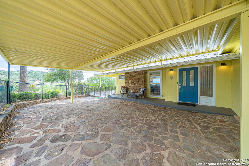 100 Kings Cottonwood Shores TX 78657
