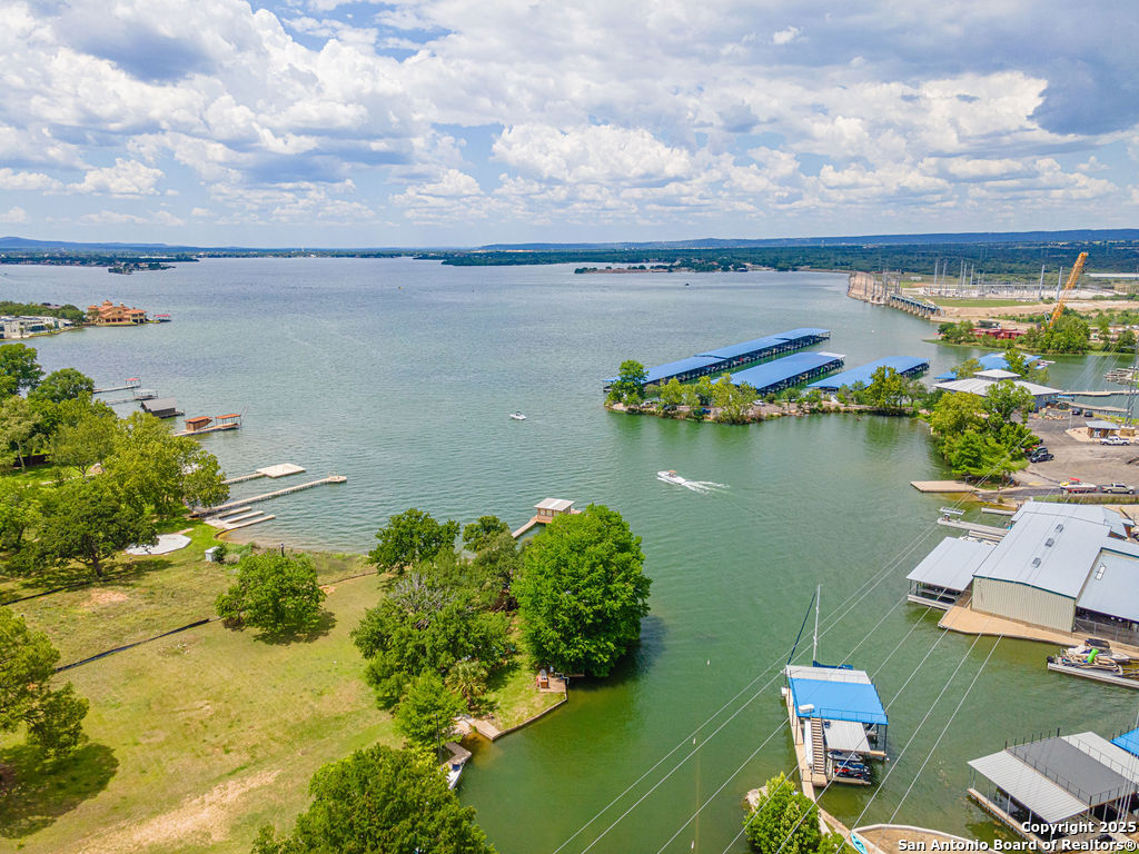 100 Kings Cottonwood Shores TX 78657