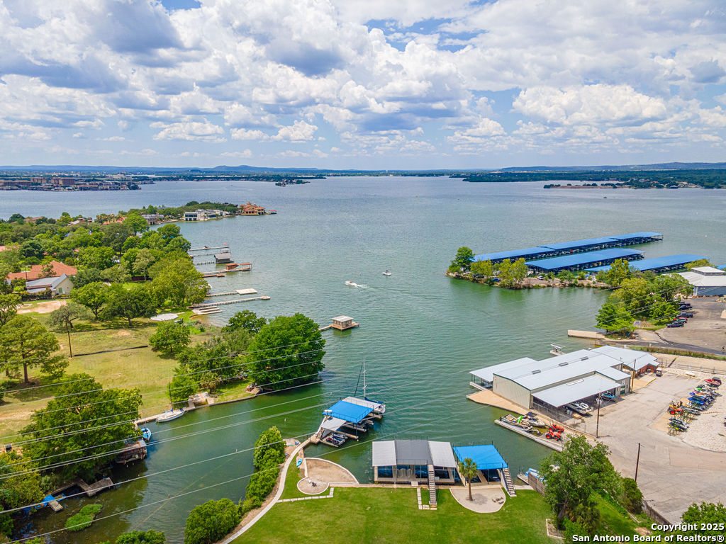 100 Kings Cottonwood Shores TX 78657