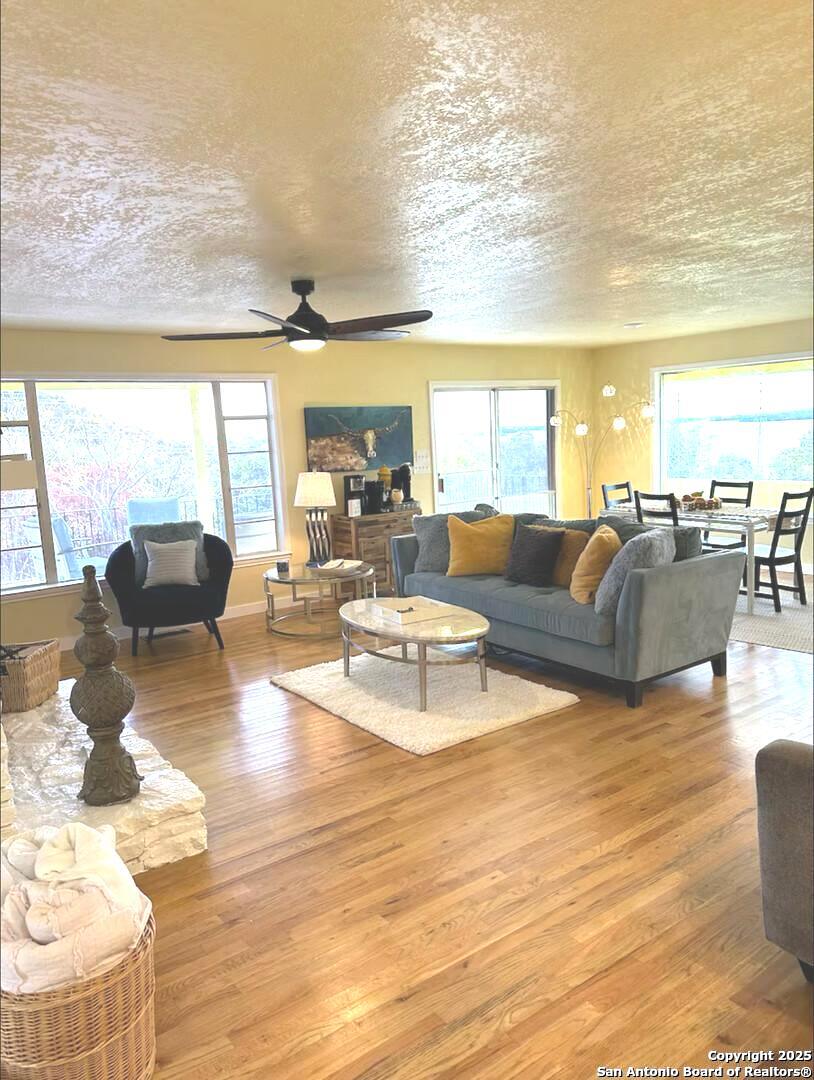 100 Kings Cottonwood Shores TX 78657