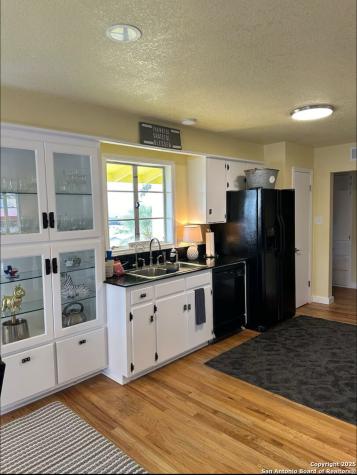 100 Kings Cottonwood Shores TX 78657
