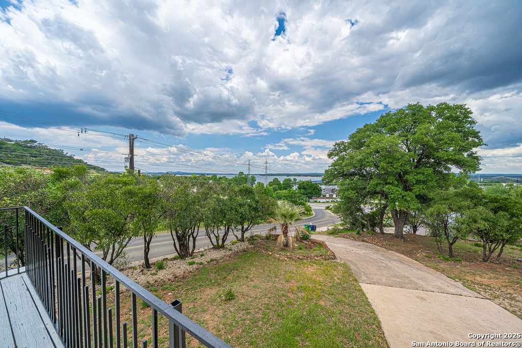 100 Kings Cottonwood Shores TX 78657