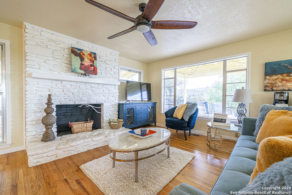 100 Kings Cottonwood Shores TX 78657
