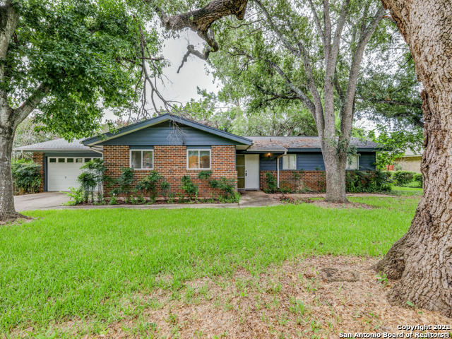 804 F Street Floresville TX 78114