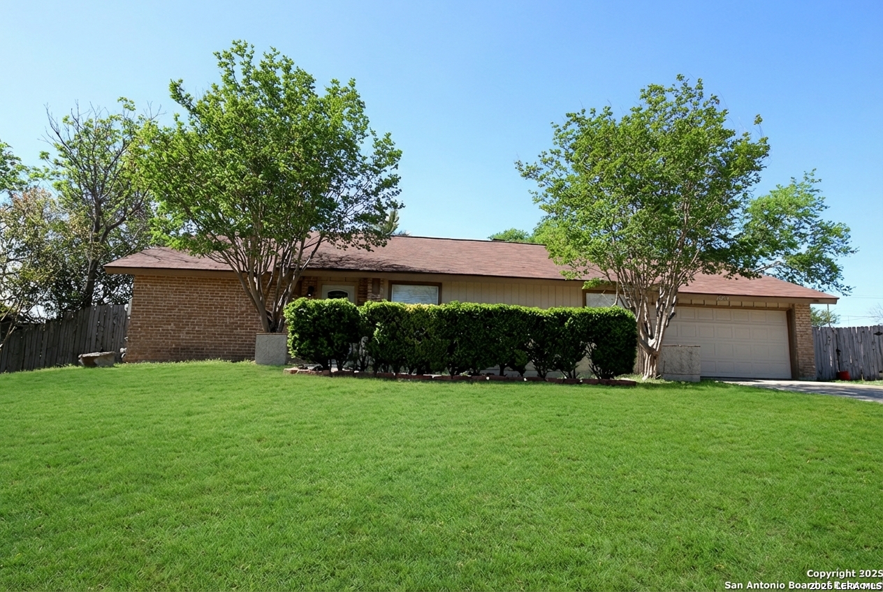 13523 Brinwood Universal City TX 78148
