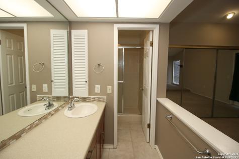 13523 Brinwood Universal City TX 78148