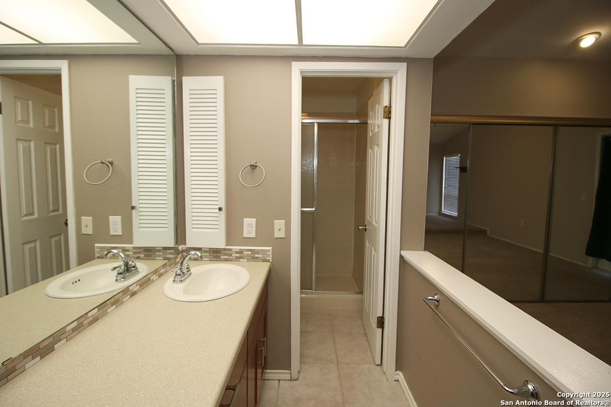 13523 Brinwood Universal City TX 78148