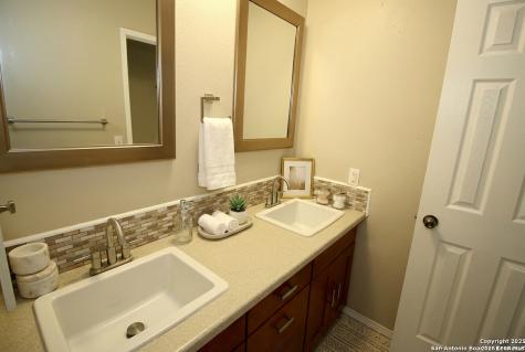 13523 Brinwood Universal City TX 78148
