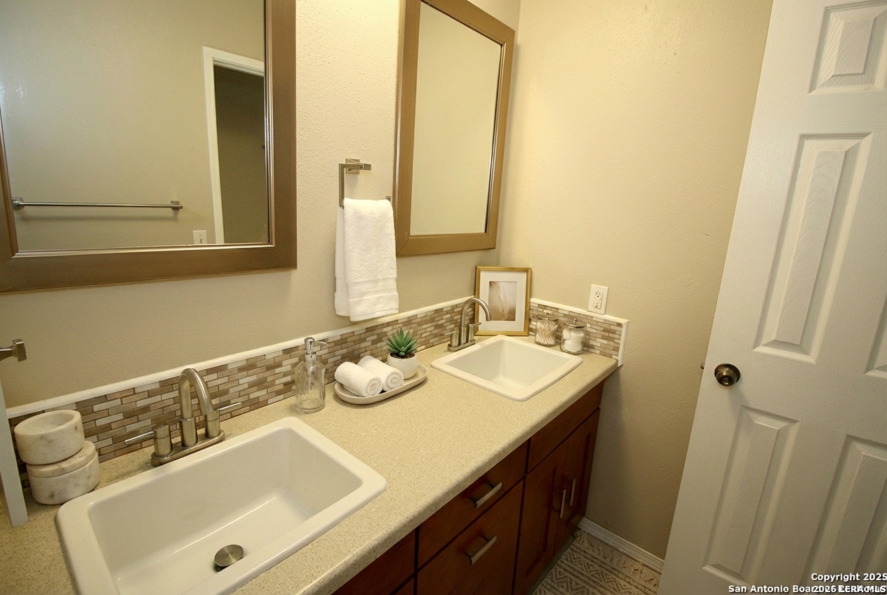 13523 Brinwood Universal City TX 78148