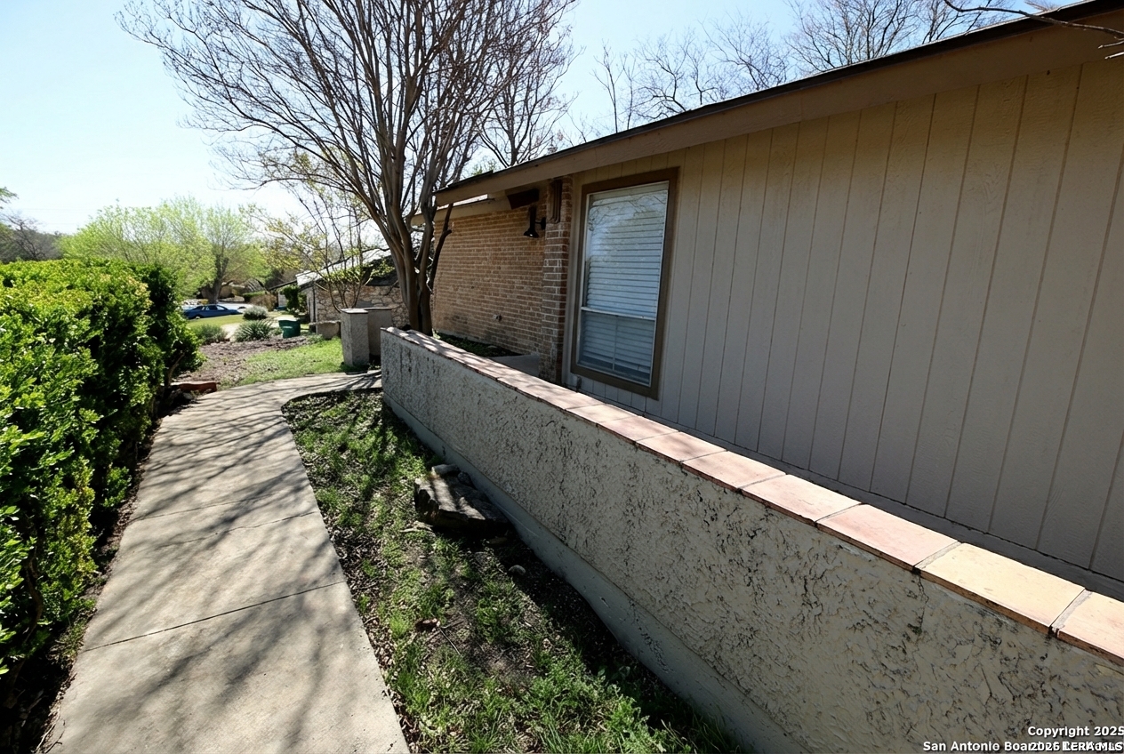 13523 Brinwood Universal City TX 78148