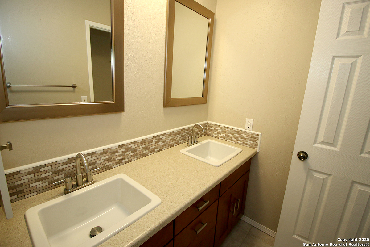 13523 Brinwood Universal City TX 78148