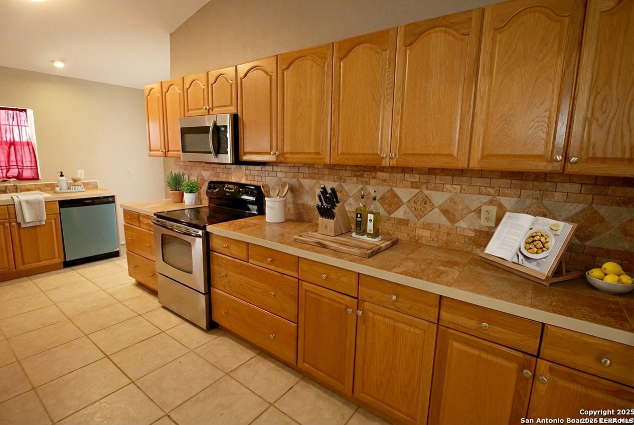 13523 Brinwood Universal City TX 78148