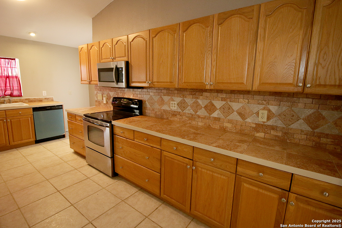 13523 Brinwood Universal City TX 78148