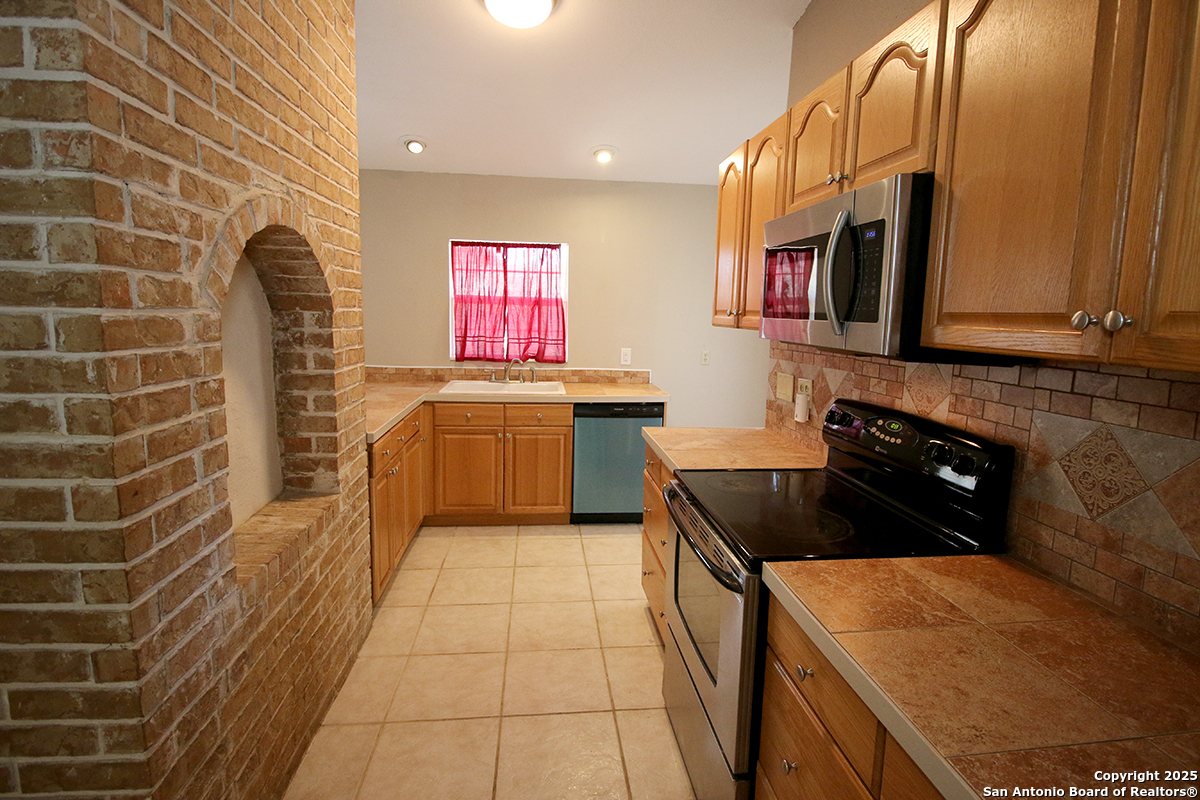 13523 Brinwood Universal City TX 78148