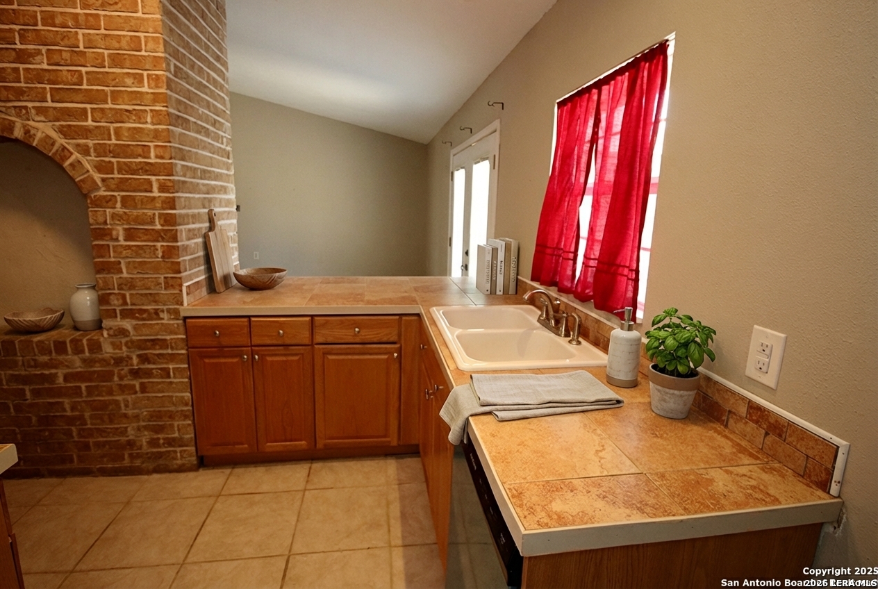 13523 Brinwood Universal City TX 78148
