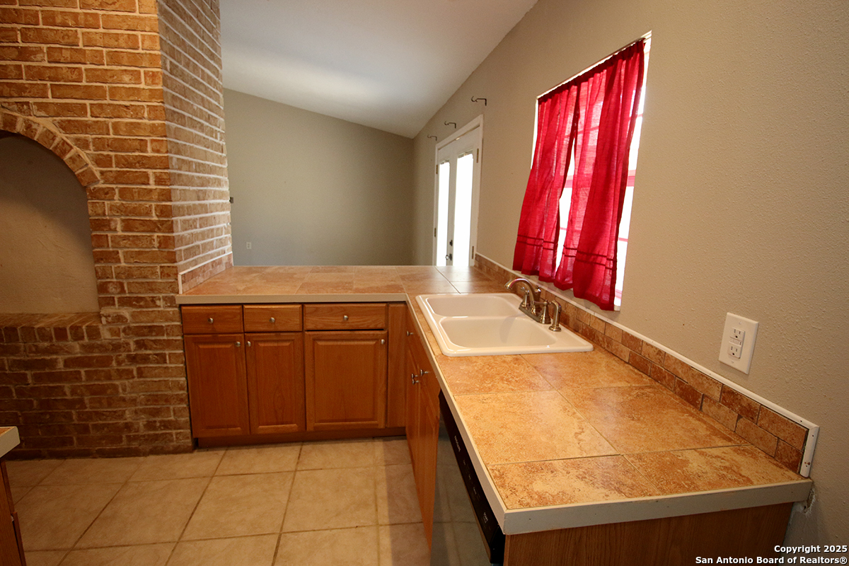 13523 Brinwood Universal City TX 78148