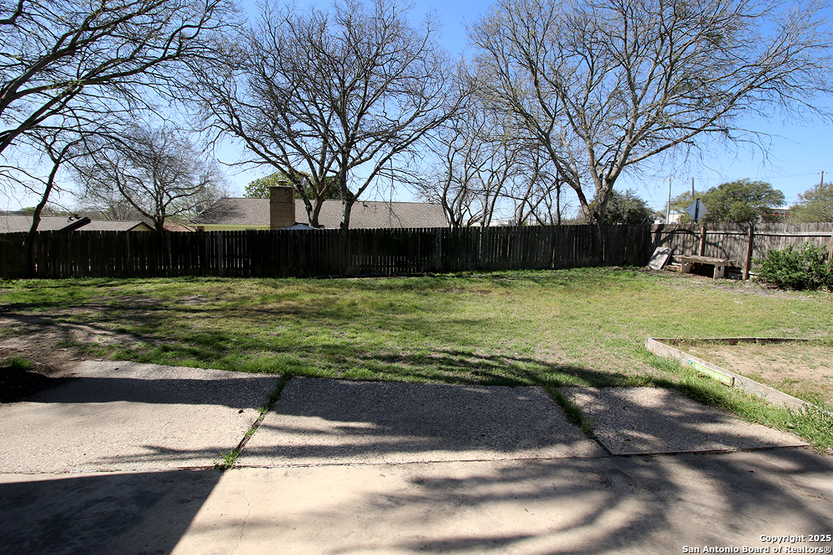 13523 Brinwood Universal City TX 78148