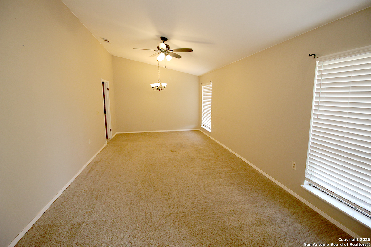 13523 Brinwood Universal City TX 78148