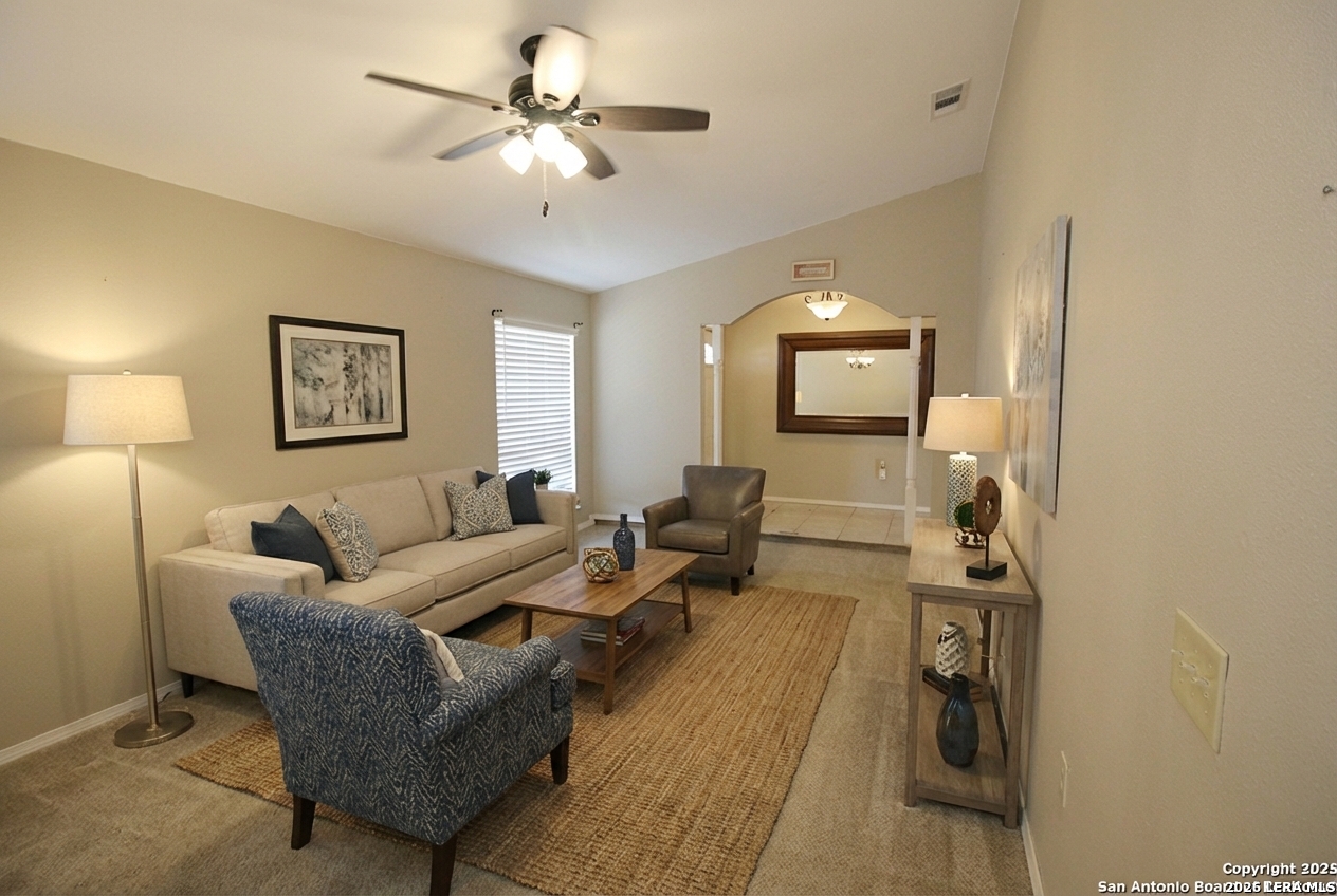 13523 Brinwood Universal City TX 78148