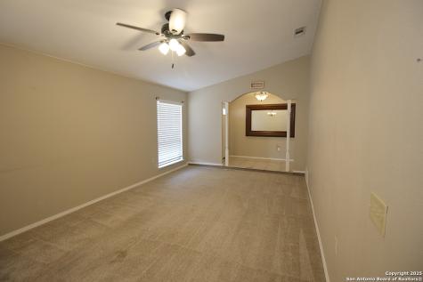 13523 Brinwood Universal City TX 78148