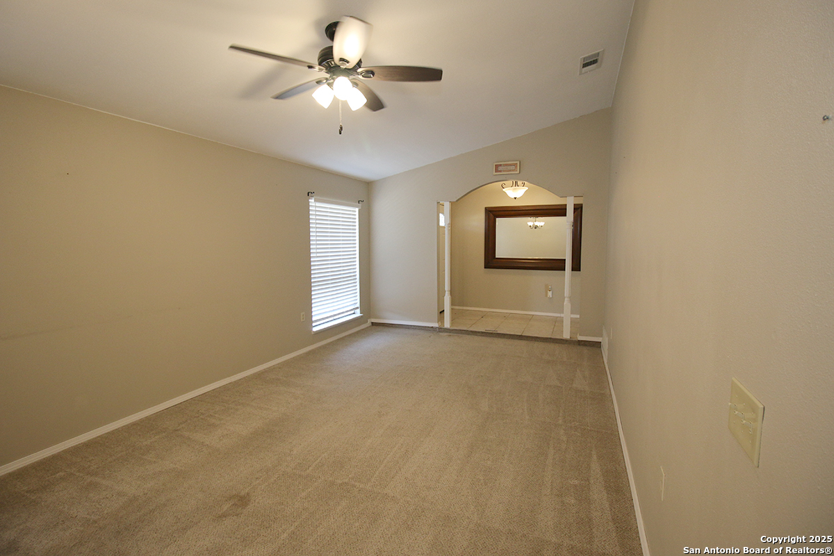 13523 Brinwood Universal City TX 78148