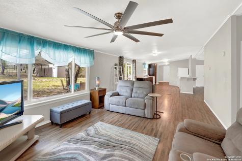 1019 Eagle Creek Drive Floresville TX 78114