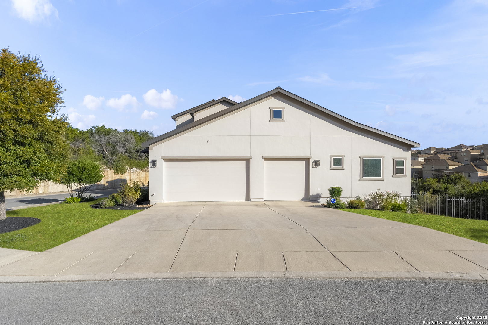 302 Majestic Bluff San Antonio TX 78258
