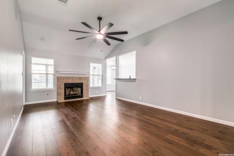 8407 Chalk Hill Cove Converse TX 78109