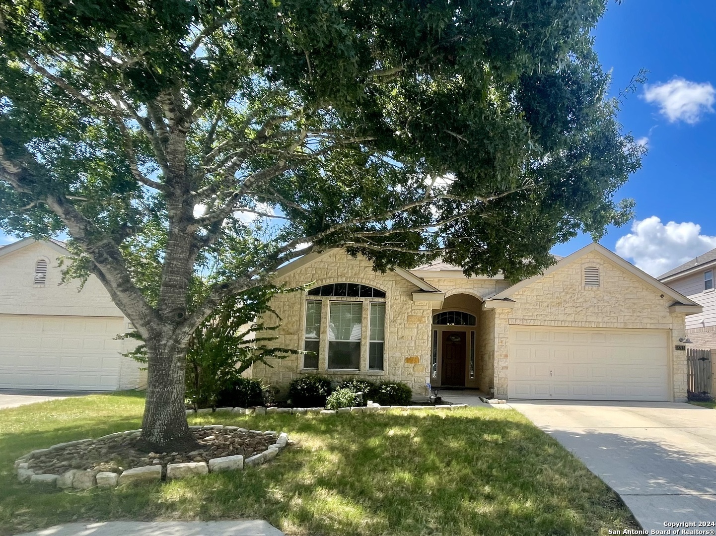 8242 Piney Wood Run San Antonio TX 78255