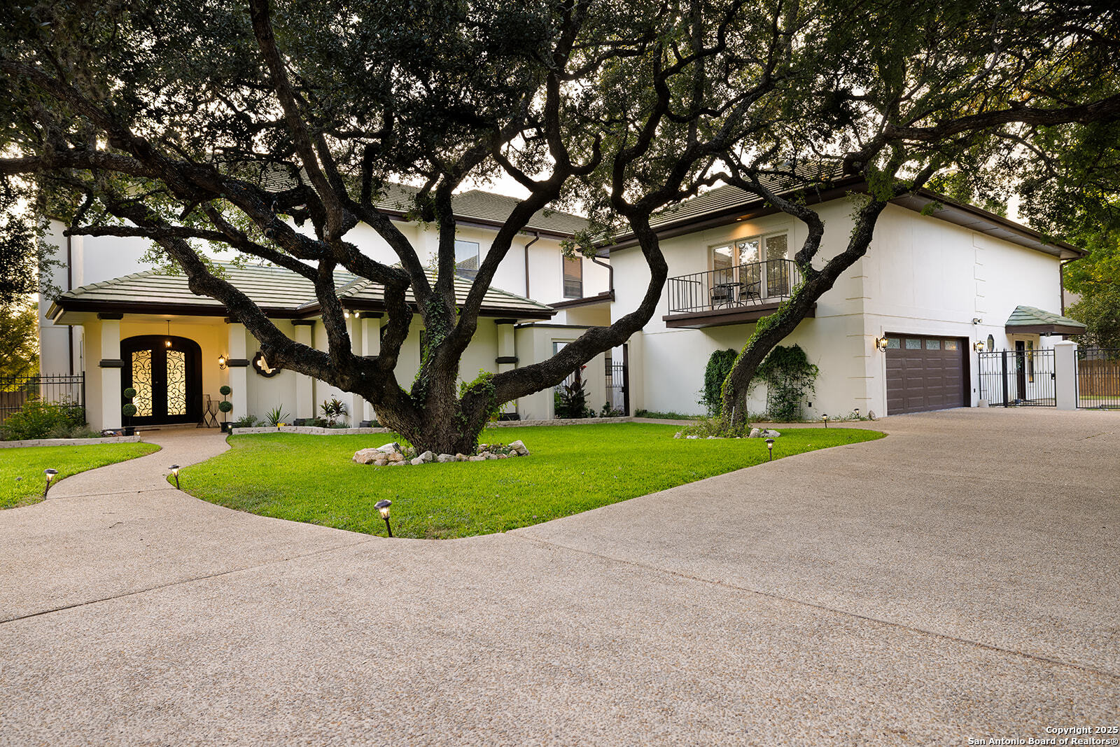 625 Paseo Canada Street Hollywood Park TX 78232