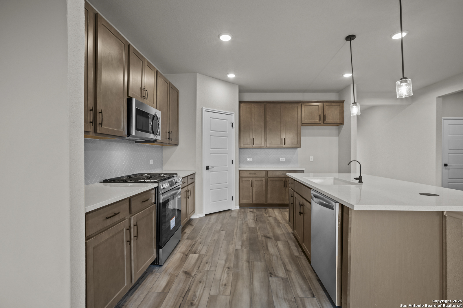 6871 Comanche Cave San Antonio TX 78247