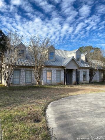 444 Hunters Creek Drive New Braunfels TX 78132