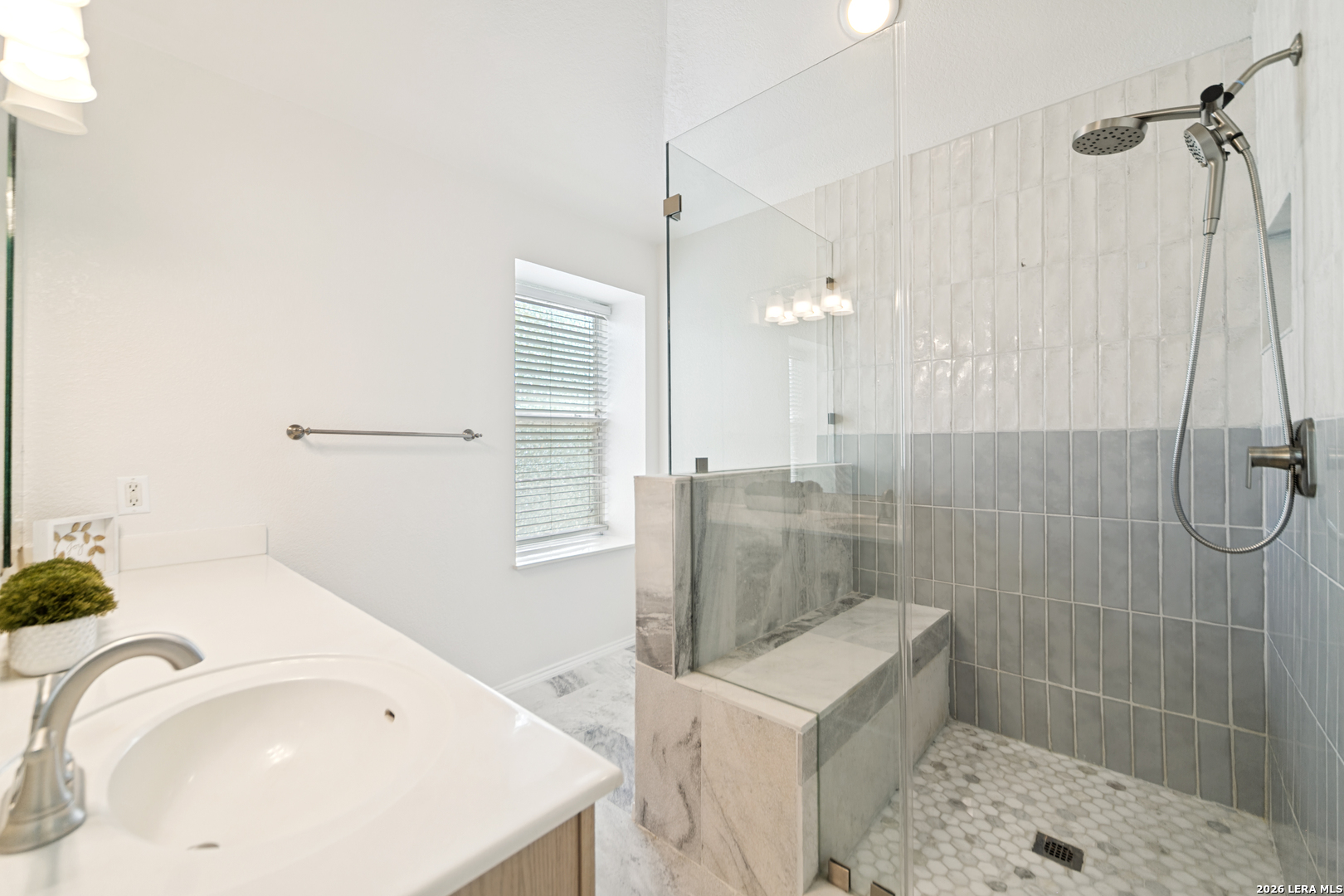 4330 Knollbluff San Antonio TX 78247