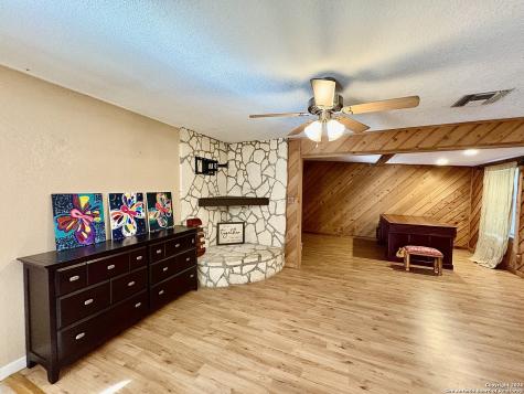 5910 Wales San Antonio TX 78223