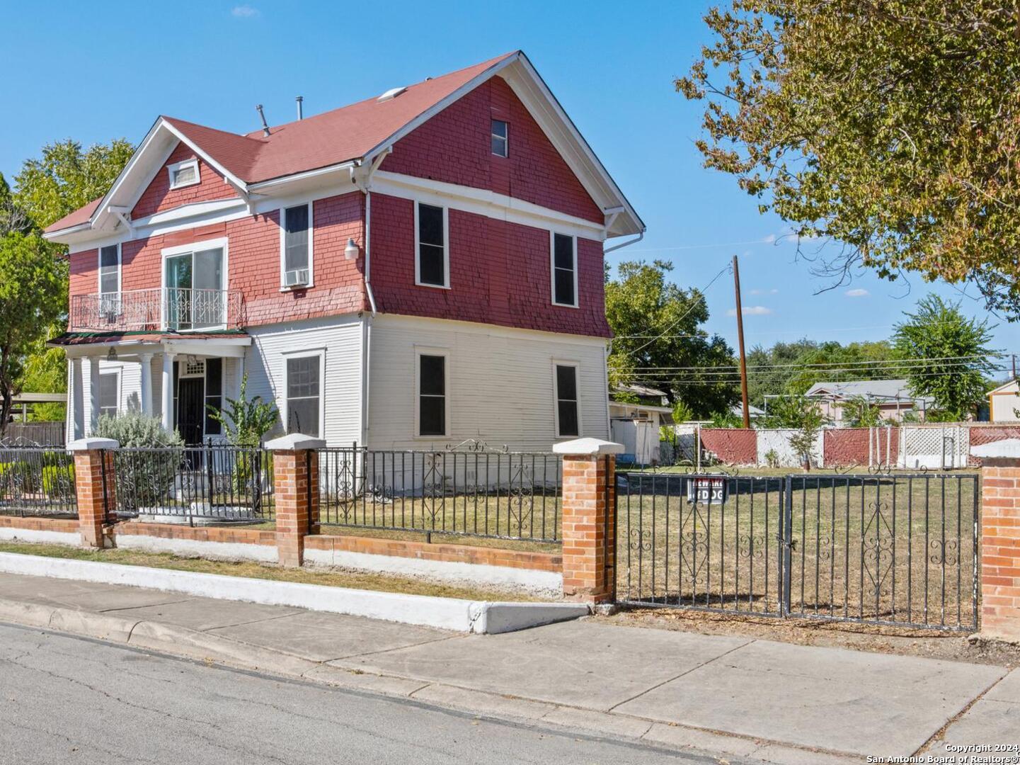 1315 Alametos San Antonio TX 78201