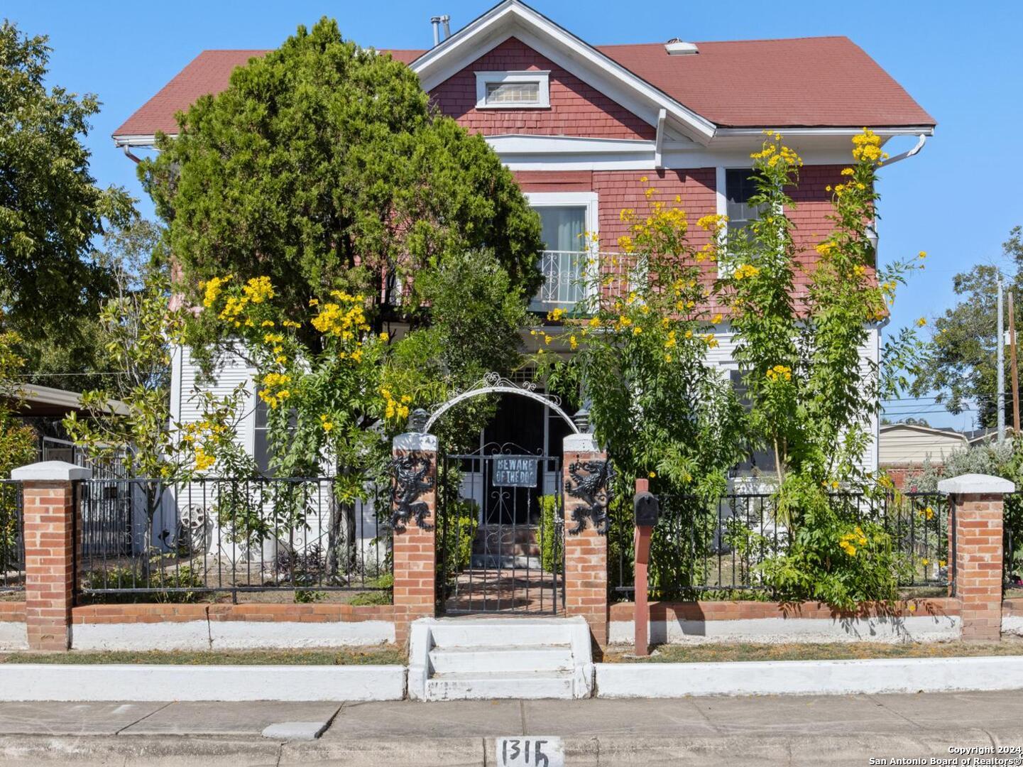 1315 Alametos San Antonio TX 78201