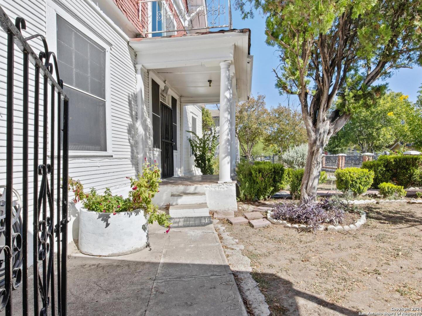1315 Alametos San Antonio TX 78201