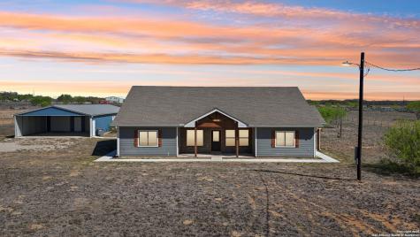 1783 County Road 7711 Devine TX 78016