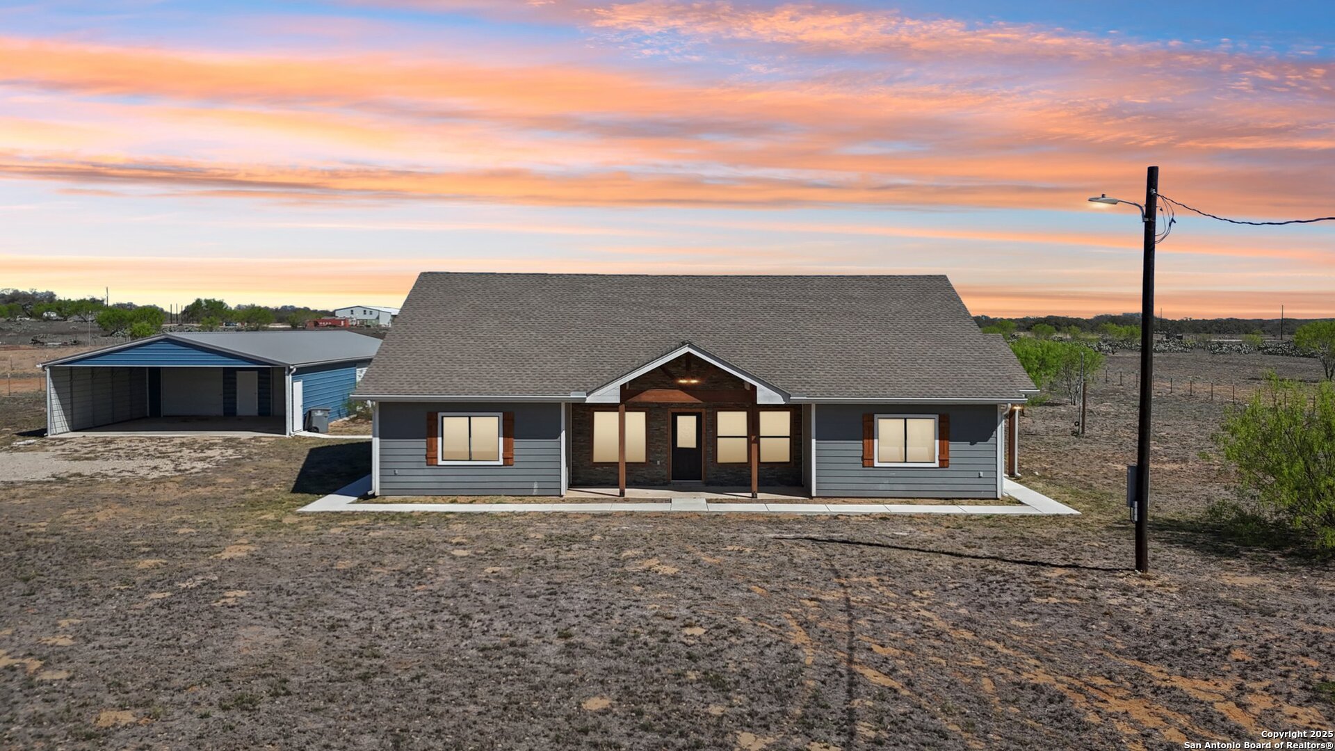 1783 County Road 7711 Devine TX 78016