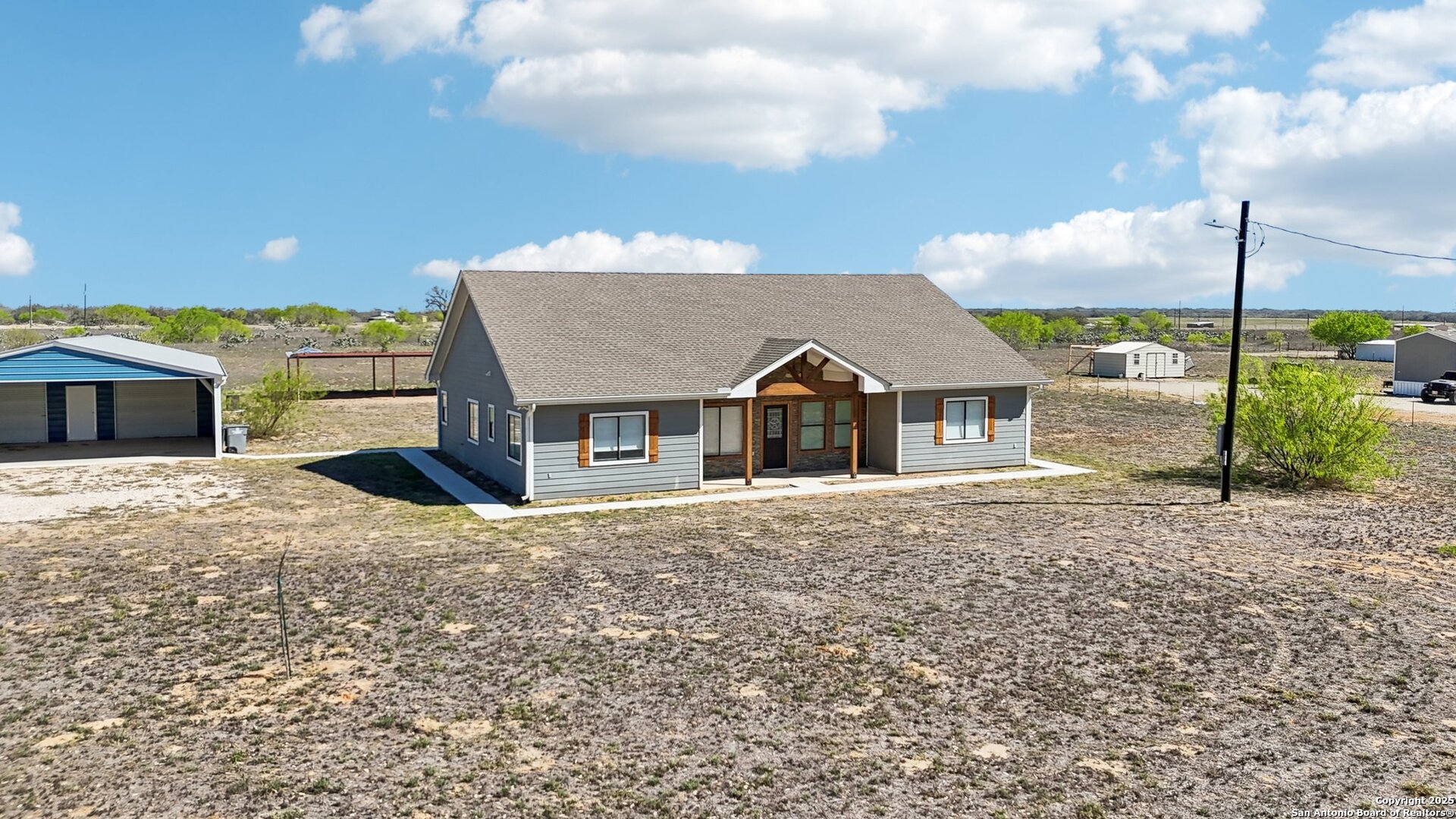 1783 County Road 7711 Devine TX 78016