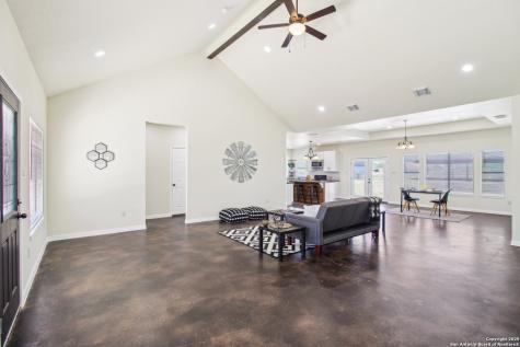 1783 County Road 7711 Devine TX 78016