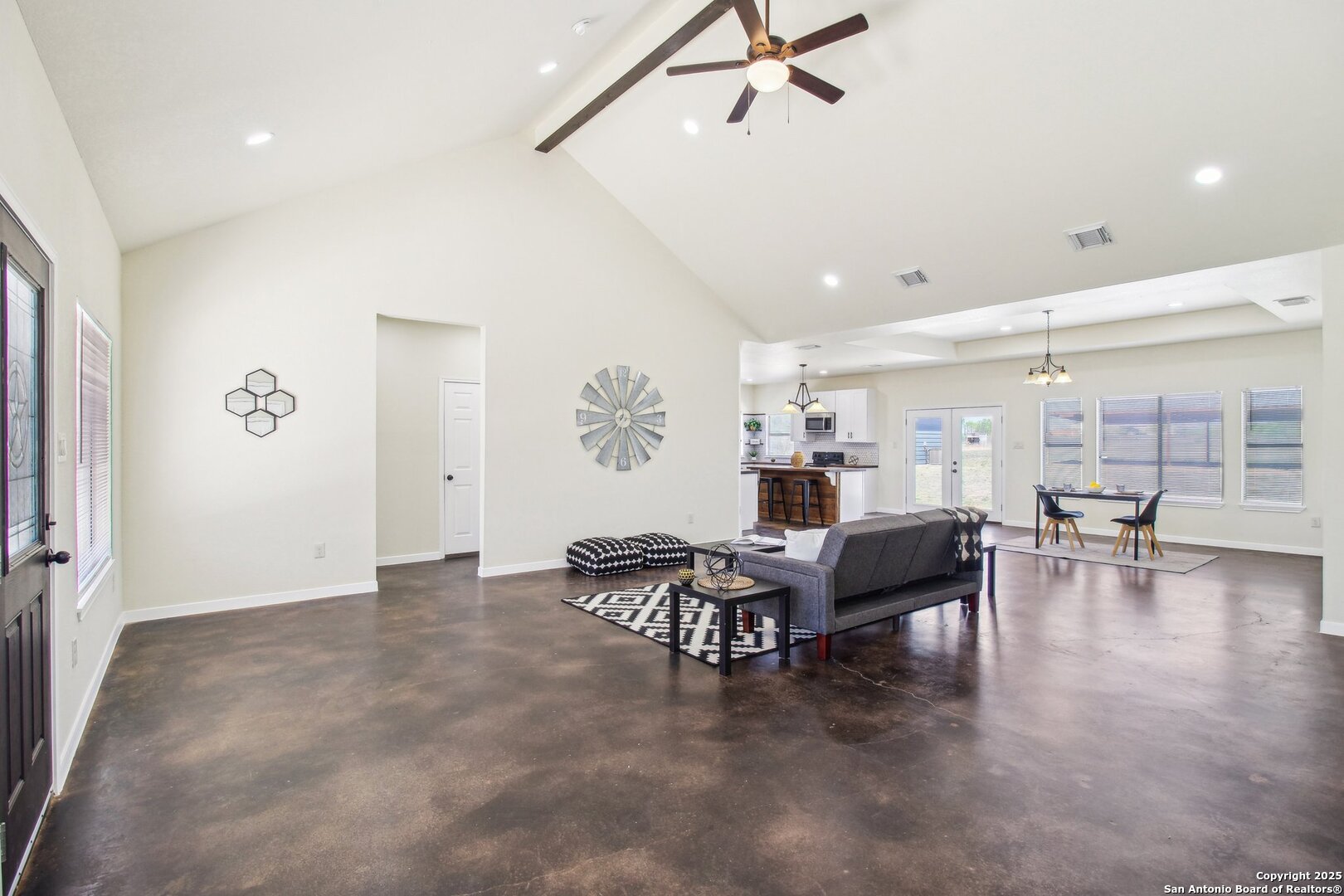 1783 County Road 7711 Devine TX 78016