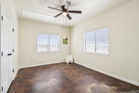 1783 County Road 7711 Devine TX 78016