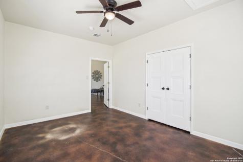 1783 County Road 7711 Devine TX 78016