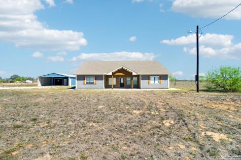 1783 County Road 7711 Devine TX 78016