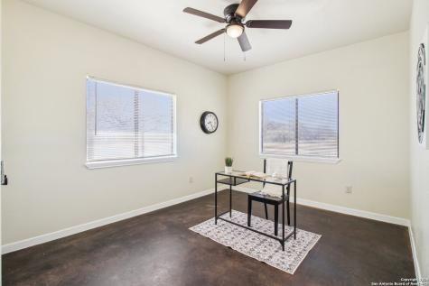 1783 County Road 7711 Devine TX 78016