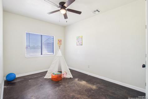 1783 County Road 7711 Devine TX 78016