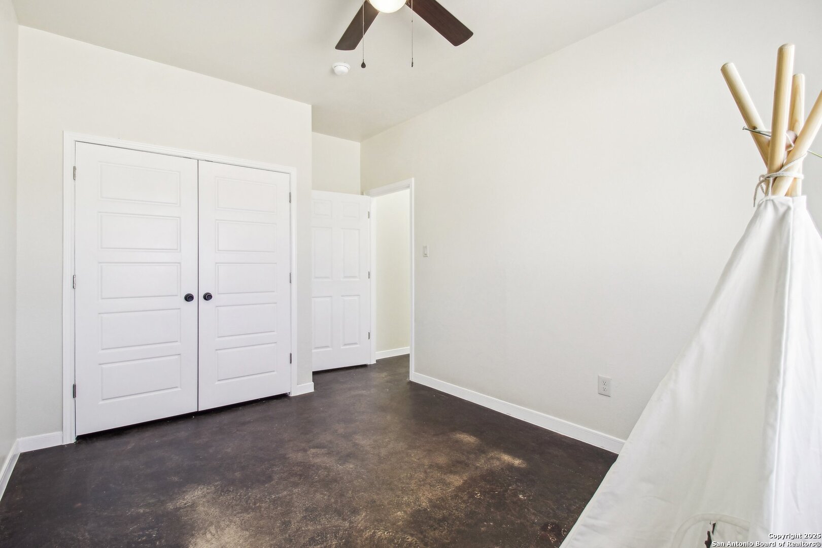1783 County Road 7711 Devine TX 78016