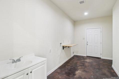 1783 County Road 7711 Devine TX 78016