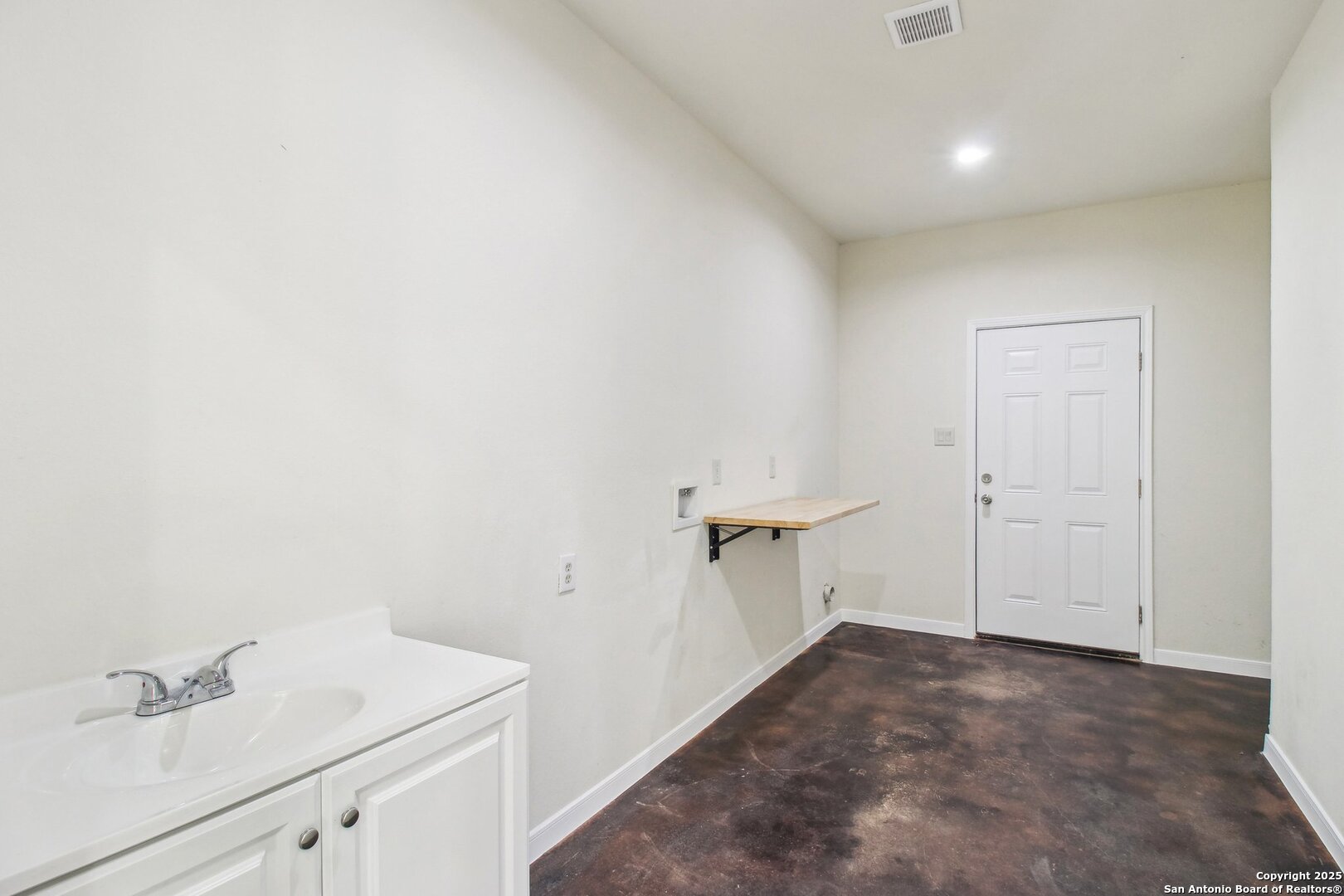 1783 County Road 7711 Devine TX 78016